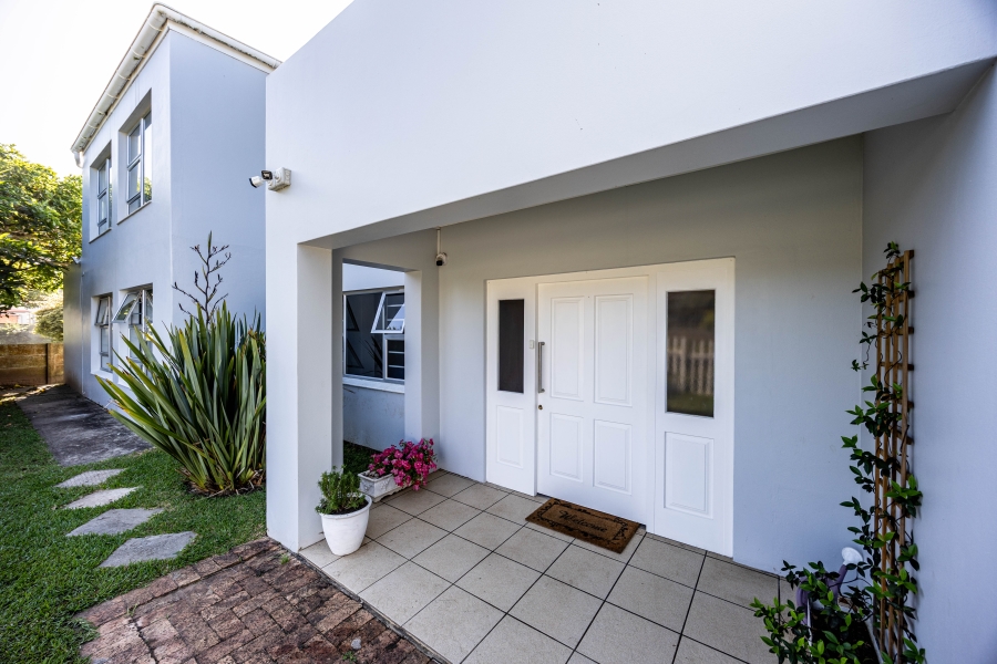 To Let 4 Bedroom Property for Rent in Kidds Beach Eastern Cape